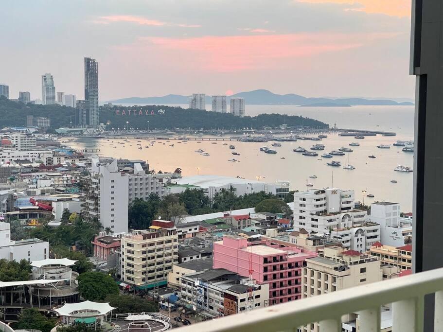 Base Central Pattaya Long Balcony King-Bed With Infinity Pool & Free Netflix! Екстериор снимка