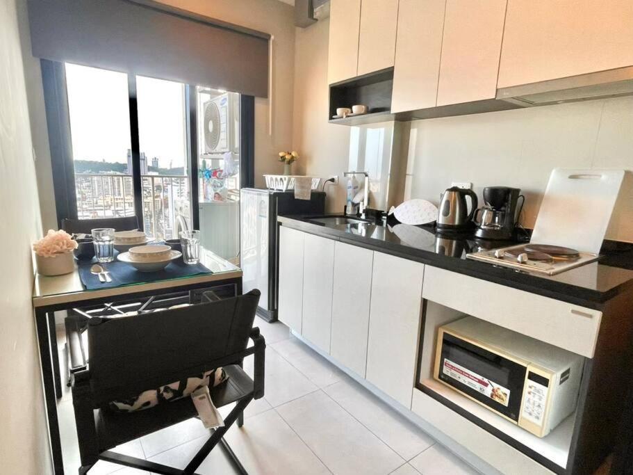Base Central Pattaya Long Balcony King-Bed With Infinity Pool & Free Netflix! Екстериор снимка