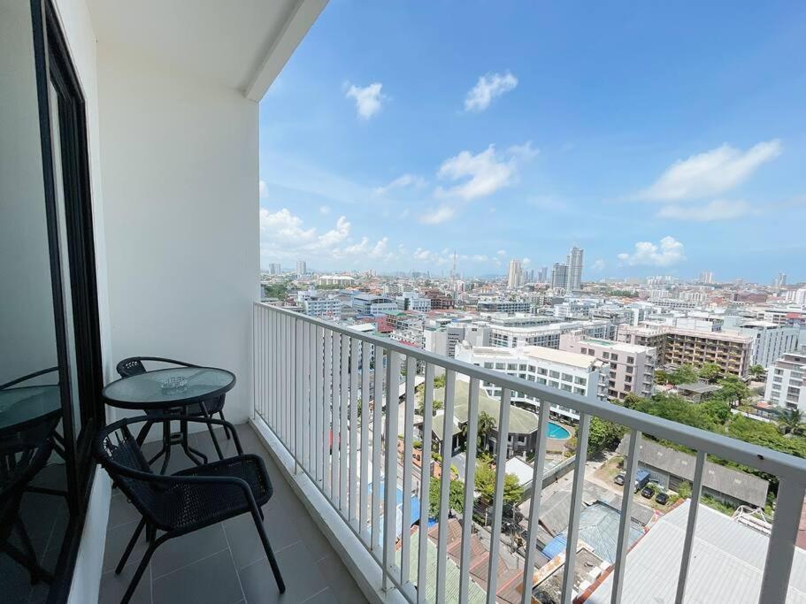 Base Central Pattaya Long Balcony King-Bed With Infinity Pool & Free Netflix! Екстериор снимка