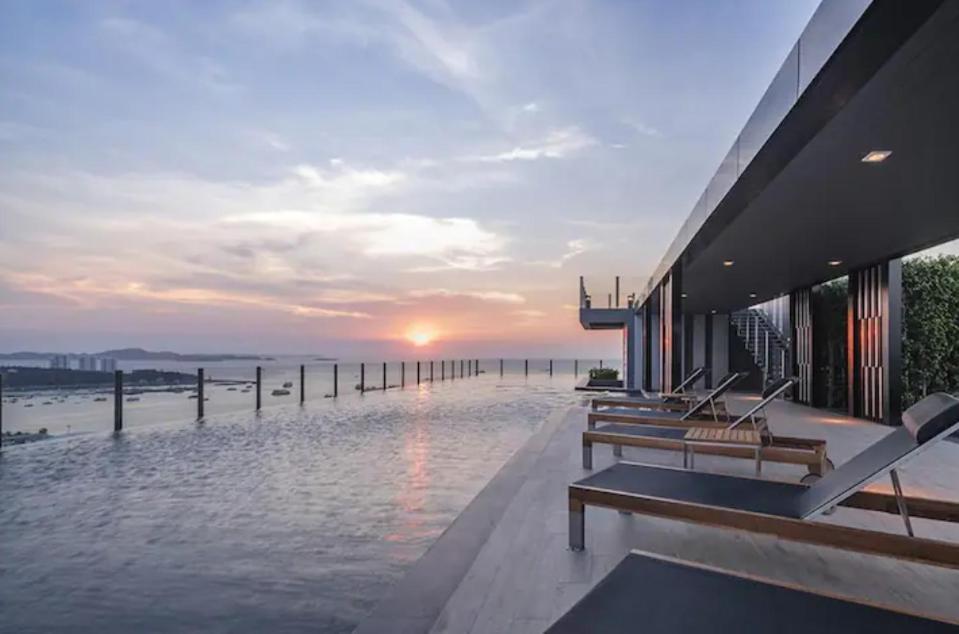 Base Central Pattaya Long Balcony King-Bed With Infinity Pool & Free Netflix! Екстериор снимка